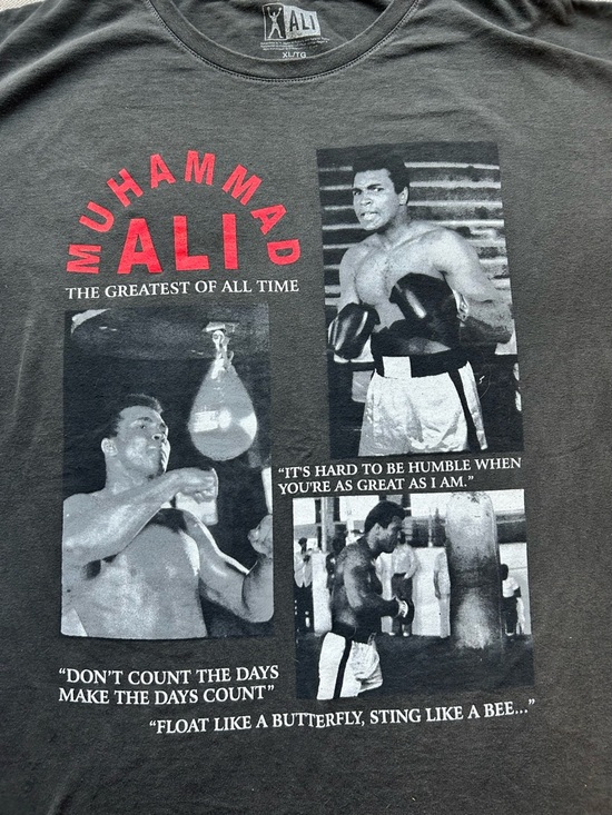 Collectible Black Muhammad Ali Graphic Tee with Red Accent. M46 - Picture 2 of 3